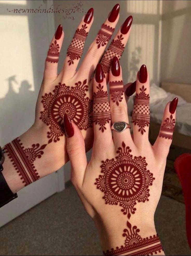 Bold Mehndi Design for Simple Back Hand