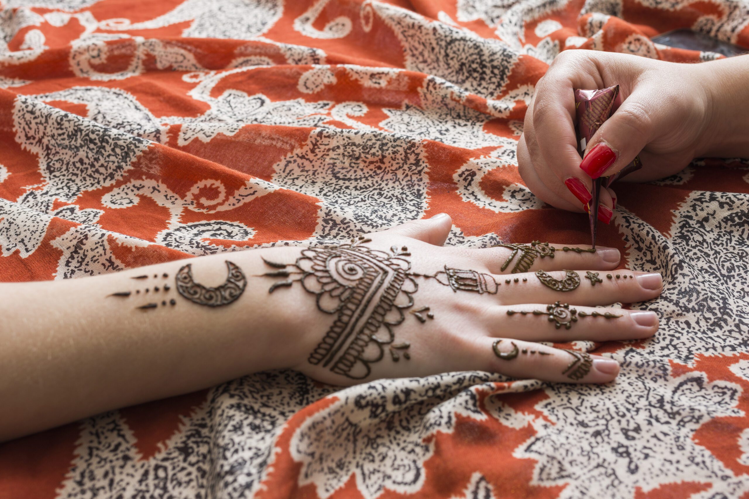 Front Mehndi Design Easy and Beautiful