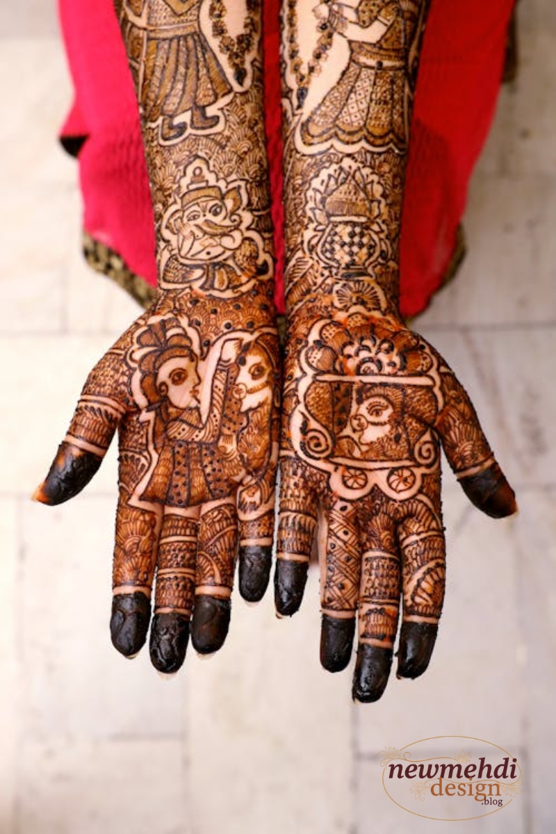 Large Floral Patterns on Bridal Mehndi Design